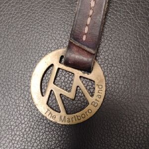 VINTAGE THE MARLBORO SOLID BRASS AND LEATHER KEY CHARM NRMINT CONDITION